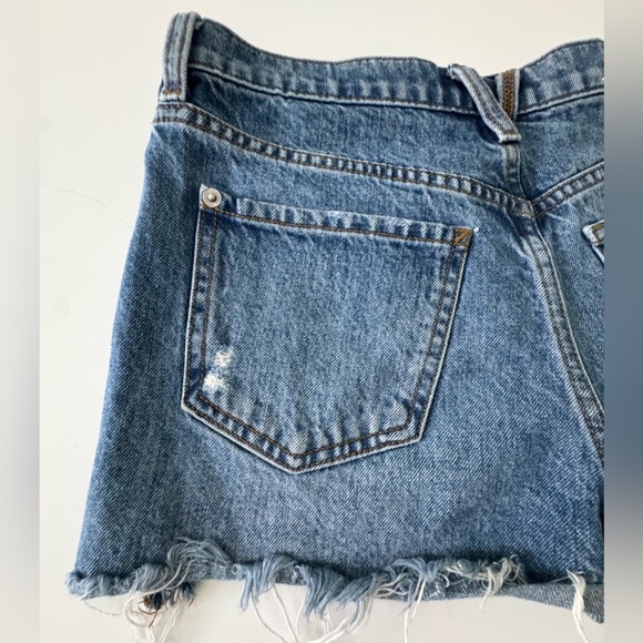 7 For All Mankind MONROE CUT-OFF SHORT WITH EXPOSED BUTTONS - Picture 9 of 12